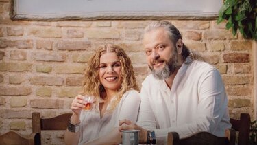  O ΓΙΩΡΓΟΣ ΝΙΚΗΦΟΡΟΥ ΖΕΡΒΑΚΗΣ & H ΒΙΟΛΕΤΑ ΙΚΑΡΗ στην Κρήτη