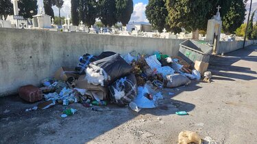 σκουπίδια Δαφνές