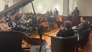 ekdilosi theodorakis.