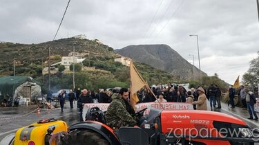 Χανιά: Μπλόκο, γλέντι και... βροχή