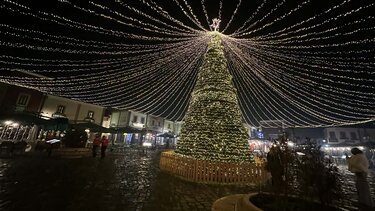 Αλβανία: Ο στολισμός σε Τίρανα και Κορυτσά και η σύγκριση με το... Ηράκλειο! (ΒΙΝΤΕΟ)