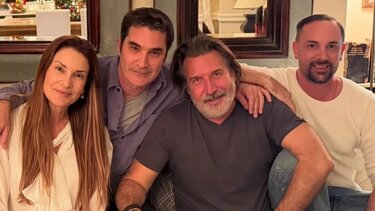 Χριστόφορος Παπακαλιάτης: Χριστούγεννα με τα αδέλφια του 