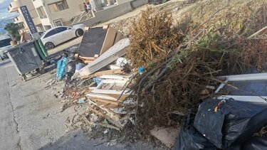 Οδός Παύλου Μελά, Σκουπίδια