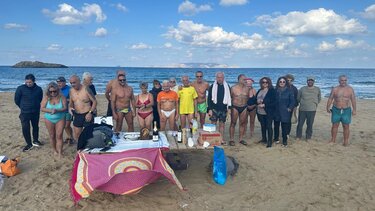 Πρωτοχρονιά στην παραλία για τους χειμερινούς κολυμβητές του Ηρακλείου