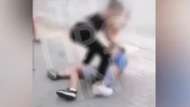 Θεσσαλονίκη: Άγριος ξυλοδαρμός ανάμεσα σε ανήλικες μαθήτριες - Σοκάρει το video