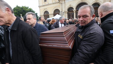 Ψαρογιάννης: Οι συγκινητικές μαντινάδες στο τελευταίο αντίο