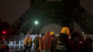 Παρίσι: Στον Πύργο του Άιφελ με τρακτέρ οι Γάλλοι αγρότες