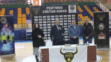 Ρέθυμνο Cretan Kings: Με χαμόγελα και ευχές η κοπή της πρωτοχρονιάτικης πίτας