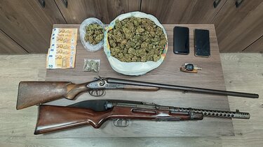 Χασίς, Όπλα