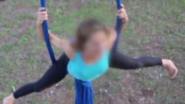 «Την άφησαν χωρίς φάρμακα από το ψυχιατρείο» λέει ο γιος της δασκάλας γιόγκα που έβαζε γκαζάκια σε αυτοκίνητα