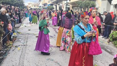 Χιλιάδες κόσμου έπαιξαν, γέλασαν και παρέλασαν στο Καρναβάλι Αρκαλοχωρίου