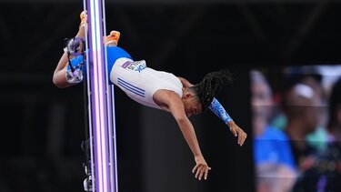 Πανελλήνιο ρεκόρ ανοιχτού και κλειστού με 6,17μ. ο απίστευτος Εμμανουήλ Καραλής!