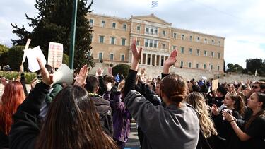 Τέμπη: Συνελήφθησαν δύο 18χρονοι για σακίδια με μολότοφ που είχαν κρύψει πριν την πορεία