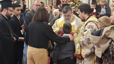 Η Θεία Κοινωνία, η Ευλογία και τα δώρα του νέου Μητροπολίτη!