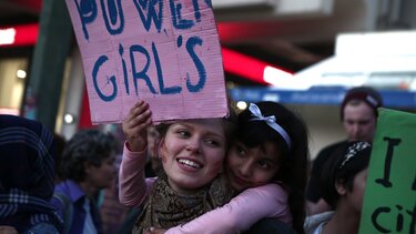 pagkosmia_hmera_gynaikas