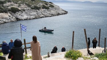 Βουλιαγμένη: Άκαρπες οι έρευνες για τον 34χρονο δύτη - «Μάλλον τον τράβηξε μέσα»