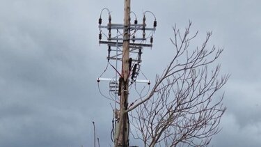 Αρχάνες: "Κινδυνεύουν άνθρωποι και περιουσίες από τον ελαττωματικό στύλο – Θα αναλάβει κανείς την ευθύνη;"