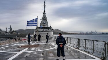 «Θόλος» προστασίας στην Κύπρο: Τι οπλισμό φέρουν οι ελληνικές φρεγάτες «Κίμων», «Ψαρά» και τα δύο F-16