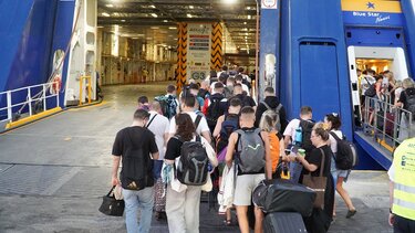 limani_ploio_epivates