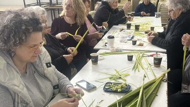 Φτιαχνουν βάγια και λένε τα κάλαντα του Λαζάρου στο Νιπιδιτό για καλό σκοπό!