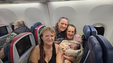 Γέννηση, Αεροπλάνο, ΗΠΑ