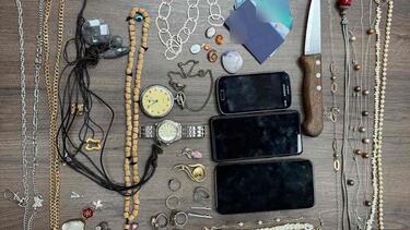 Κινητά, κοσμήματα και τραπεζικές κάρτες στο κλεμμένο αμάξι που οδηγούσε ο Αιγύπτιος δραπέτης!