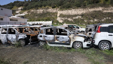 Ενοικιαζόμενα, Εμπρησμός