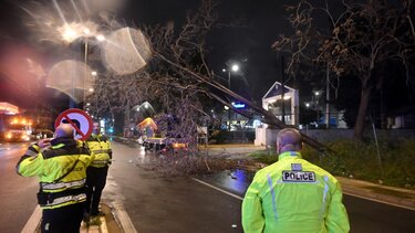 Κακοκαιρία Erminio: Πλημμυρισμένοι δρόμοι και πτώσεις δέντρων στην Αττική