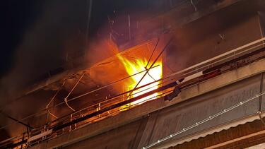 Τραγωδία στο κέντρο της Αθήνας: Δύο νεκροί από φωτιά σε διαμέρισμα στον Κολωνό