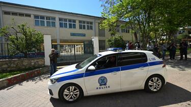 Γυμνάσιο Χαϊδαρίου, Πτώση, Μαθήτρια