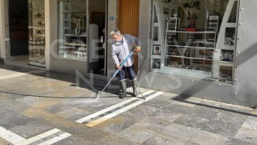 Αφρικανική σκόνη: Βγήκαν τα λάστιχα, εν αναμονή του δεύτερου “κύματος” – Πιέζεται το δίκτυο, SOS από τη ΔΕΥΑΗ