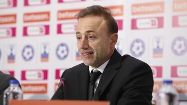 Χρήστος Κόντης: «Δεν μπορώ να φτάσω τον Γκέραρντ, είμαι ένας προπονητής που προσπαθεί να γράψει την δική του ιστορία»