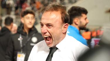 Χρήστος Κόντης: «Δεν μπορώ να φτάσω τον Γκέραρντ, είμαι ένας προπονητής που προσπαθεί να γράψει την δική του ιστορία»