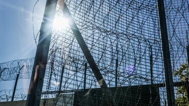 Ηράκλειο: Βγήκε με το σκυλί βόλτα και έπεσε πάνω στον δραπέτη!