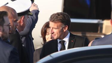 Εμανουέλ Μακρόν, Άφιξη