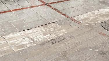 Μιλάτου, Πλακόστρωτο