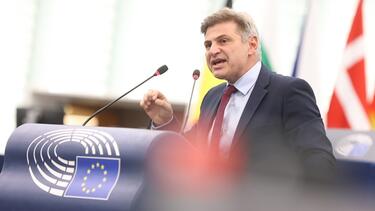 Νικολας Φαραντούρης