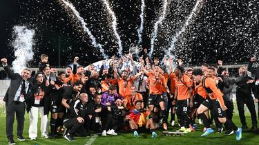 Απολαύστε την μεγάλη στιγμή: Η απονομή στον κυπελλούχο ΟΦΗ!