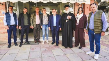 Βόλτα και πασχαλινές ευχές από τον Μητροπολίτη Ανδρέα, τον Βασίλη Κεγκέρογλου και συνεργάτες του Δημάρχου