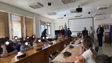 Μικροί μαθητές στο Δημαρχείο Βιάννου, είχαν συνάντηση με τον Δήμαρχο - Φωτογραφίες