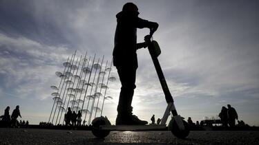 Πατίνια: Από μέσο μεταφοράς σε παιχνίδι… με τη “φωτιά” – Πάνω από 400 παιδιά στο νοσοκομείο μέσα σε ένα χρόνο