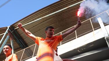 ΟΦΗ: Το κύπελλο ξανά στον ουρανό - Η φιέστα στο πούλμαν των κυπελλούχων (photos)