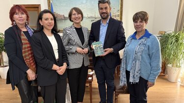 Στον Δήμαρχο Χανίων, Παναγιώτη Σημανδηράκη η Πρέσβειρα της Φινλανδίας στην Ελλάδα, Leena Pylvänäinen