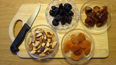 Αποξηραμένα φρούτα και ξηροί καρποί στην εγκυμοσύνη: Πόσο ωφέλιμα είναι