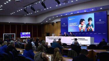 Social συνέντευξη τυπου