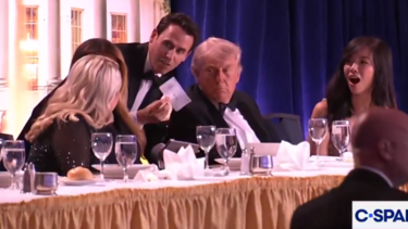 τραμπ δείπνο ανταποκριτών