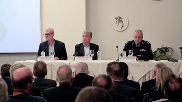 Σύσκεψη, Τουρνάς , Περιφέρεια Κρήτης 