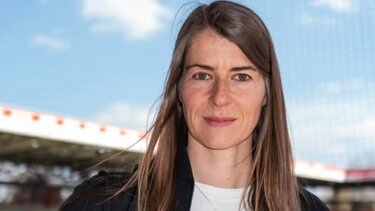 Γράφει ιστορία η Ουνιόν: H Μαρί-Λουίζ Έτα η πρώτη γυναίκα προπονήτρια σε ανδρική ομάδα