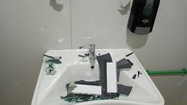 toualetes_amea_vandalismos