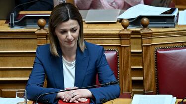 Αγαπηδάκη μετά την αδιαθεσία στη Βουλή: «Τίποτε σοβαρό, λίγη ξεκούραση και συνεχίζουμε τη δουλειά»